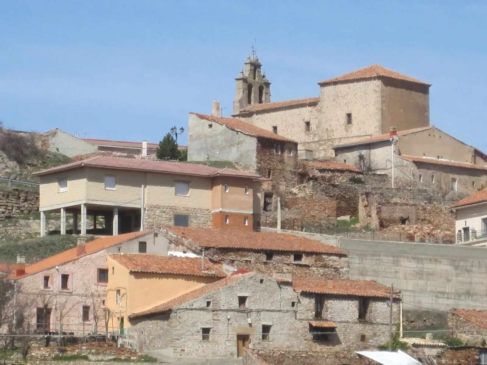 Aguilar de Anguita’s houses, with San Esteban church on the hillside.
