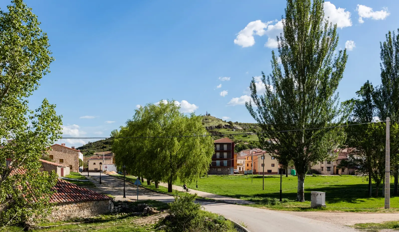 Panorámica del casco urbano de Taravilla y su entorno inmediato.