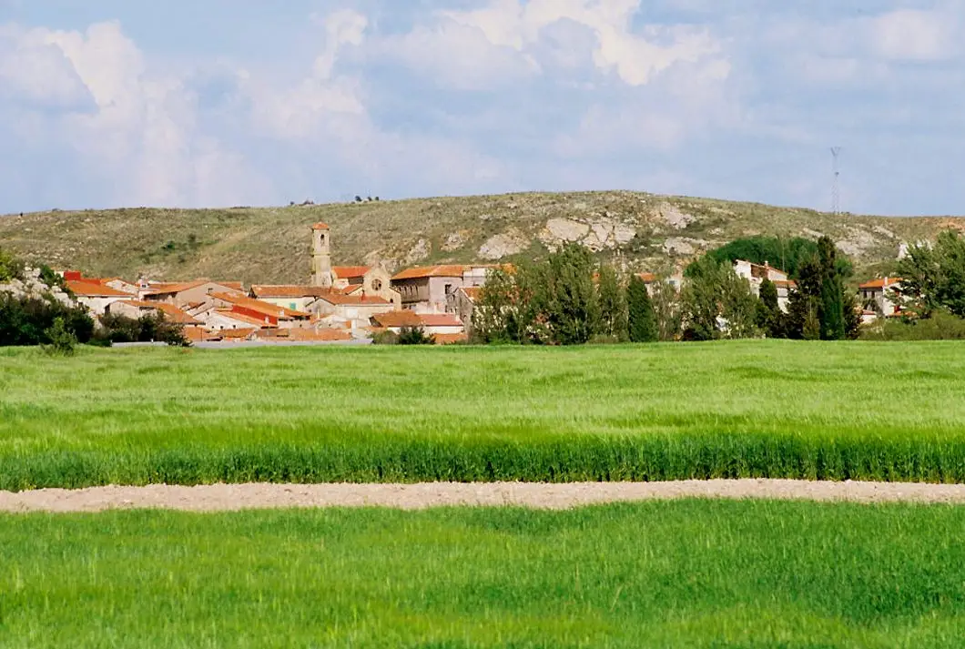 Luzón and its surroundings seen from fields, with the church tower among the houses.