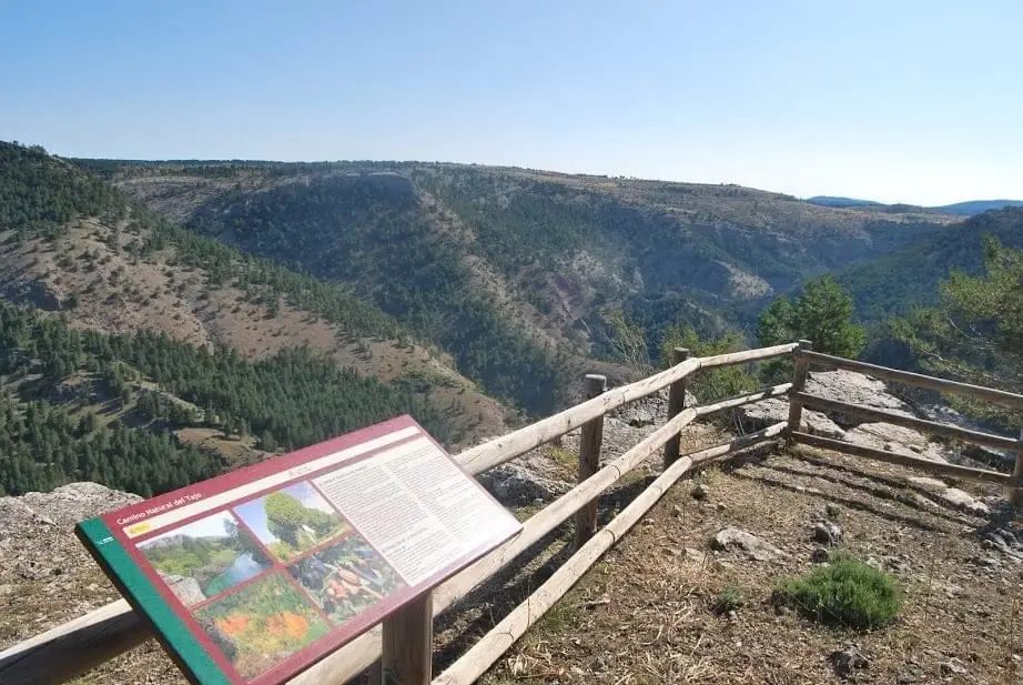 Mirador de la Cuesta del Acebar, Checa
