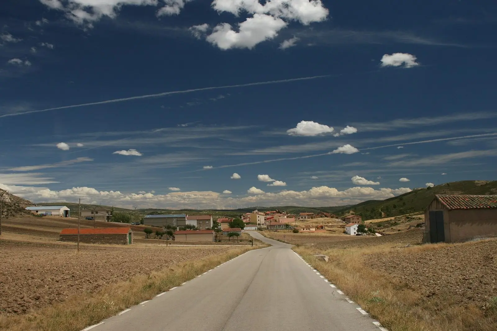 Santa María del Espino from the GU-937 road, with village houses in the distance.