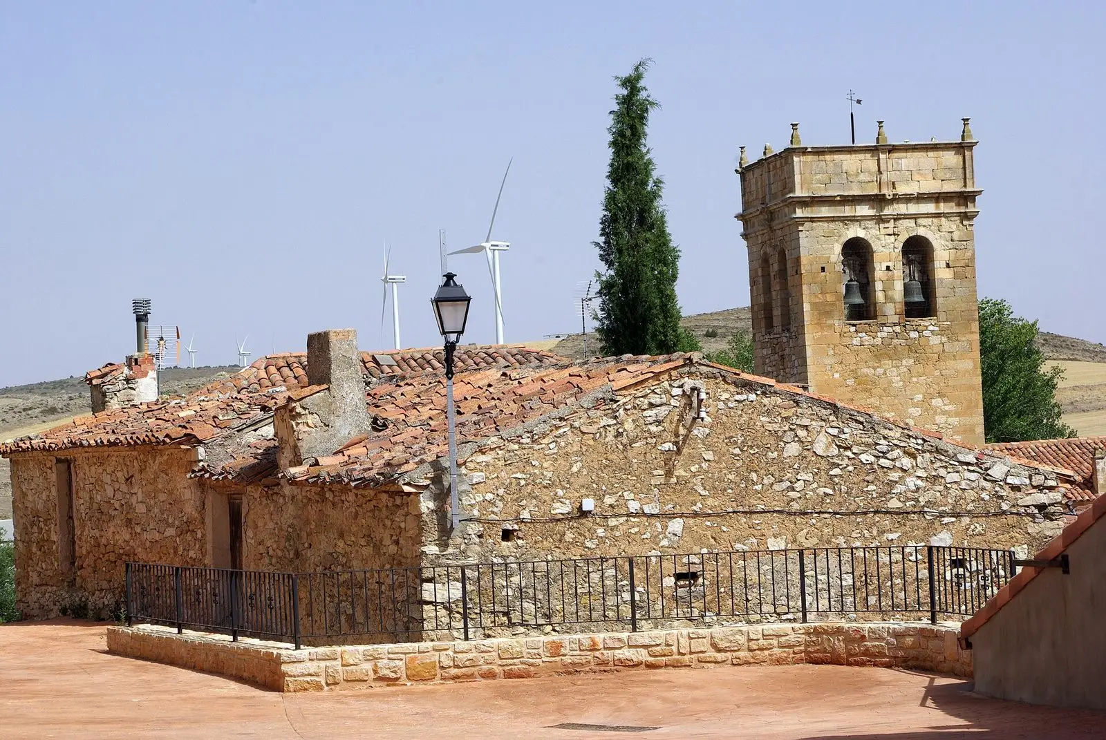 Tartanedo with its church and village stone houses.